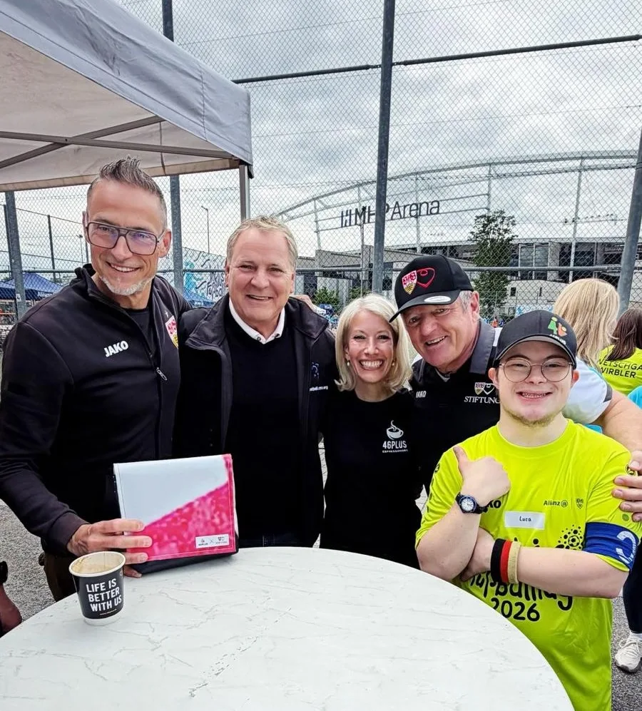 Gestern fand der inklusive Fussballtag des VfB Stuttgart mit ihrem Team Partner Allianz statt. – image 1